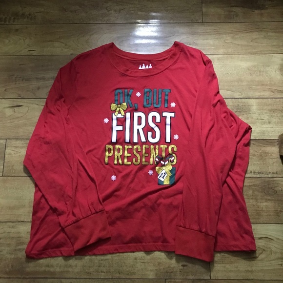 🎄👚Cute Christmas shirt👚🎄 - Picture 1 of 2